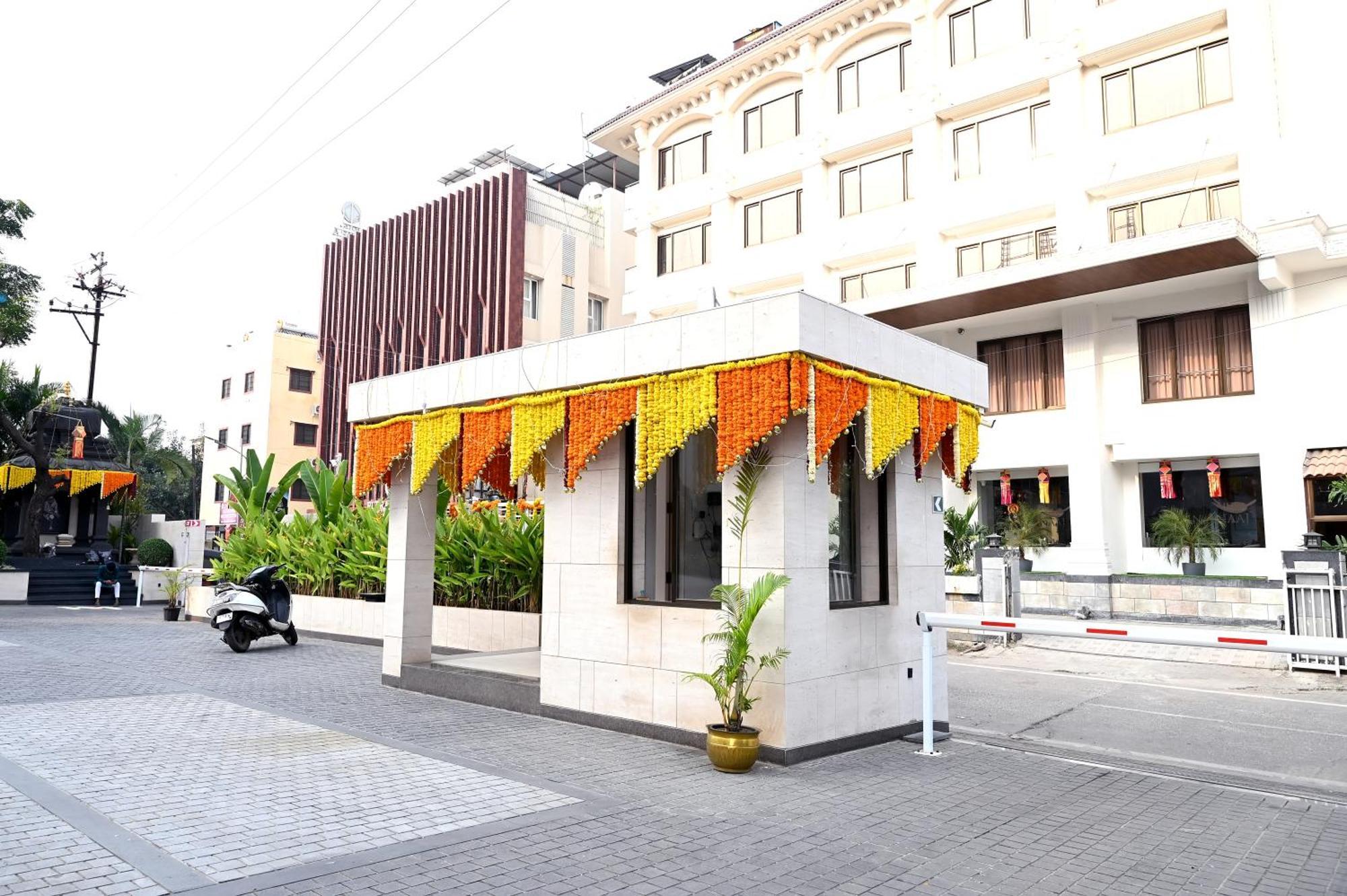 Marigold-Newly Renovated Hotel Ширді Екстер'єр фото