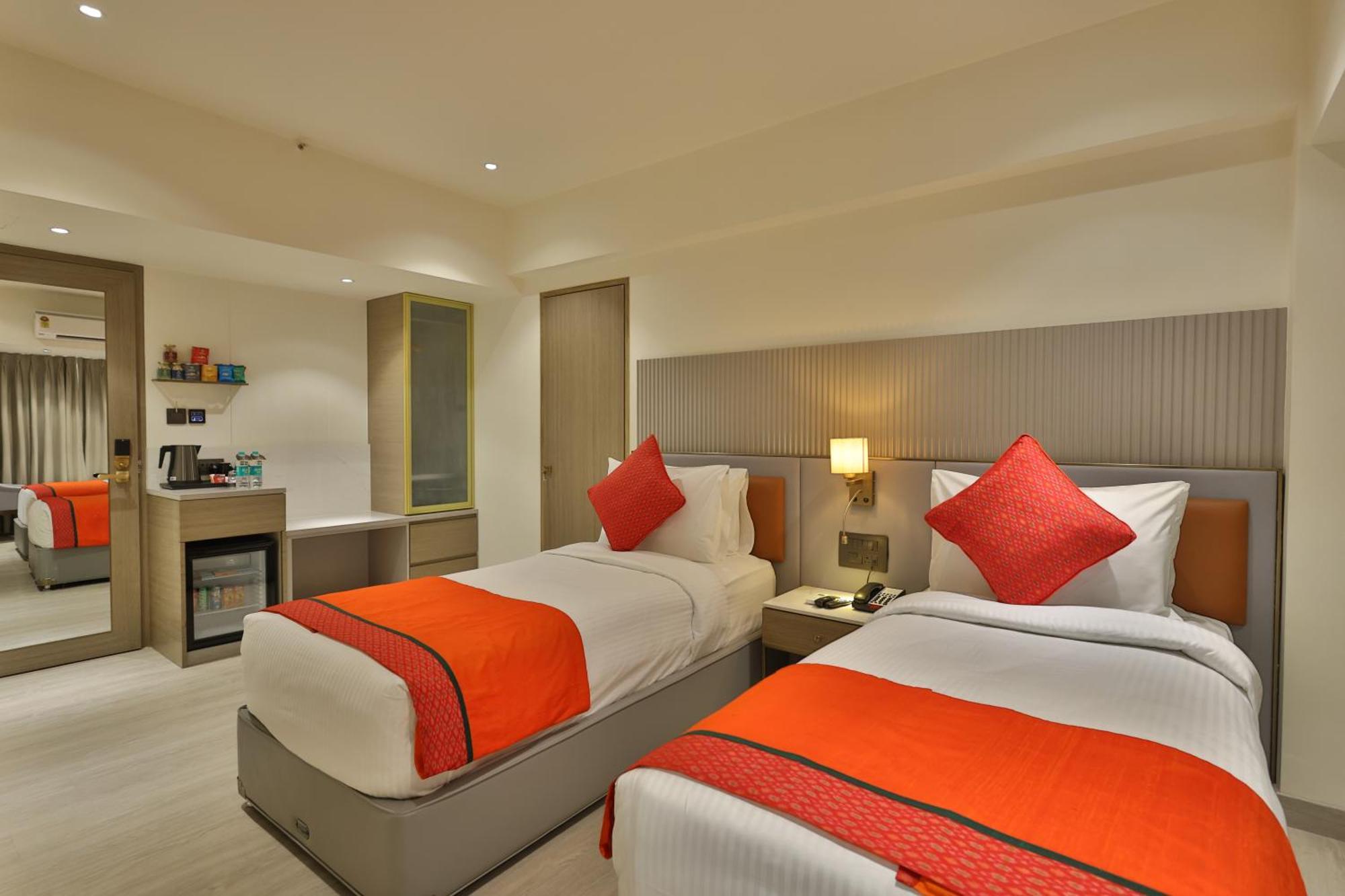 Marigold-Newly Renovated Hotel Ширді Екстер'єр фото