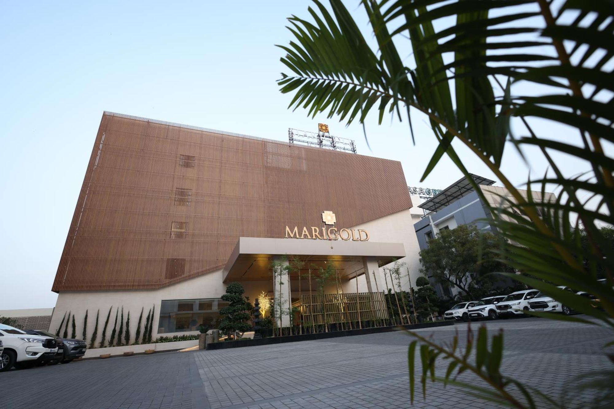 Marigold-Newly Renovated Hotel Ширді Екстер'єр фото