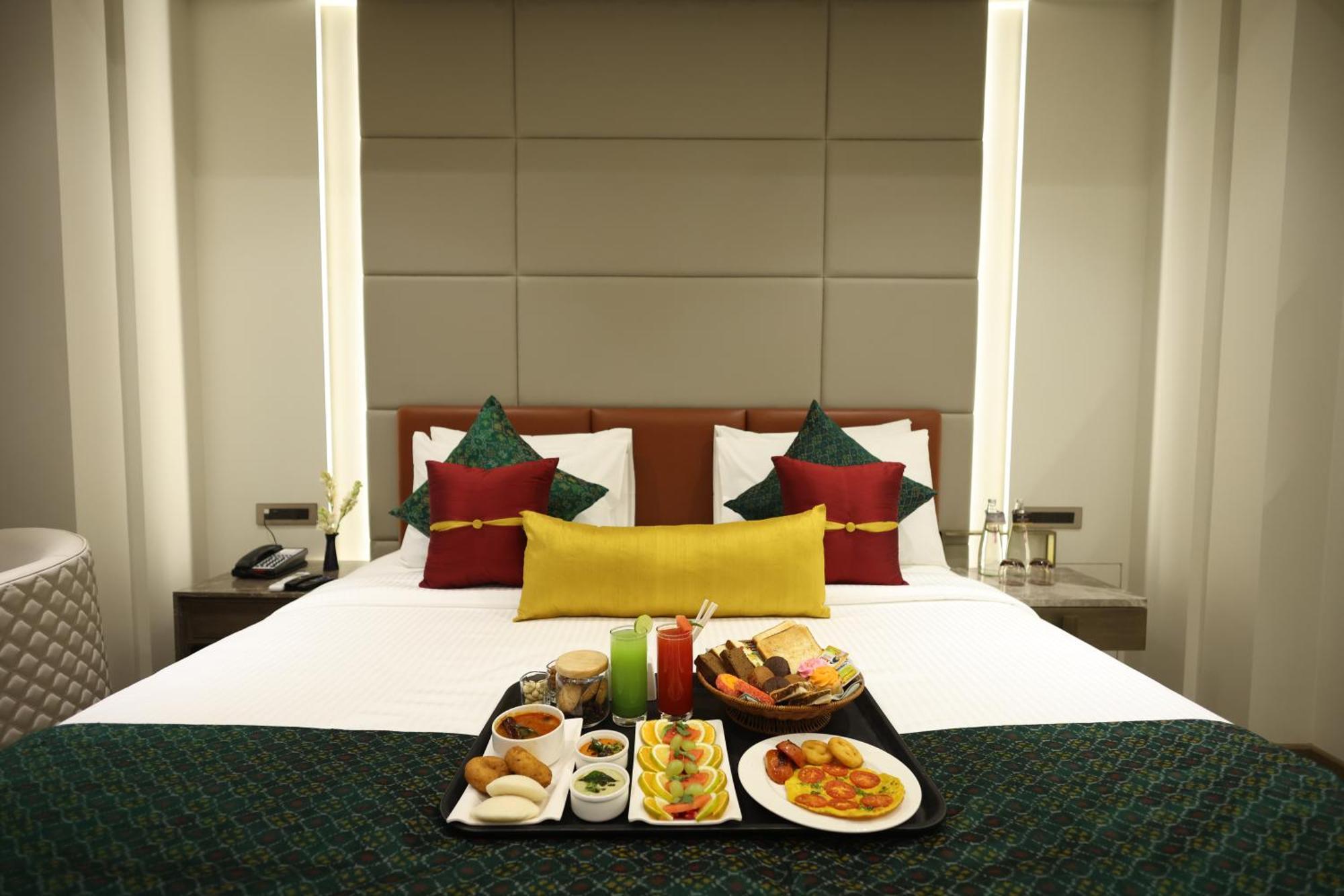Marigold-Newly Renovated Hotel Ширді Екстер'єр фото